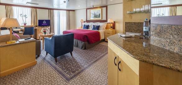 CUNARD Queen Elizabeth Q5 Q6 Suite 5.jpg